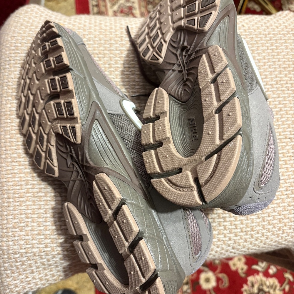 Nike Sneakers - Picture 7 of 7